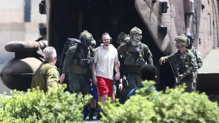 epa11397380 Released Israeli hostage Andrey Kozlov (C) arrives at Tel Ashomer Hospital in Ramat Gan, near Tel Aviv, Israel, 08 June 2024. Israeli Special Forces successfully rescued Noa Argamani, Andrey Kozlov, Almog Meir Jan, and Shlomi Ziv from Hamas captivity during a rescue operation in Nuseirat, Gaza Strip, the IDF announced 08 June 2024. The hostages have been transferred to the Tel HaShomer Hospital, the IDF said. EPA/Gidon Markowicz ISRAEL OUT
