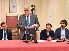 Il sindaco Alberto Felice De Toni presenta la nuova giunta nel Salone del popolo a Udine (foto Petrussi)