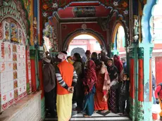 epa11048807 Indian devotees offer prayers to Hindu God Hanuman at Hanuman Garhi Temple, in Ayodhya, Uttar Pradesh, India, 29 December 2023. Hindu God Ram Mandir (Temple) is scheduled to be inaugurated by Indian Prime Minister Narendra Modi on 22 January 2024 in Ayodhya. The temple is being built at the birthplace of Rama, a principal deity of Hinduism, according to the Ramayana, a text from ancient India which narrates the life of Rama. EPA/RAJAT GUPTA