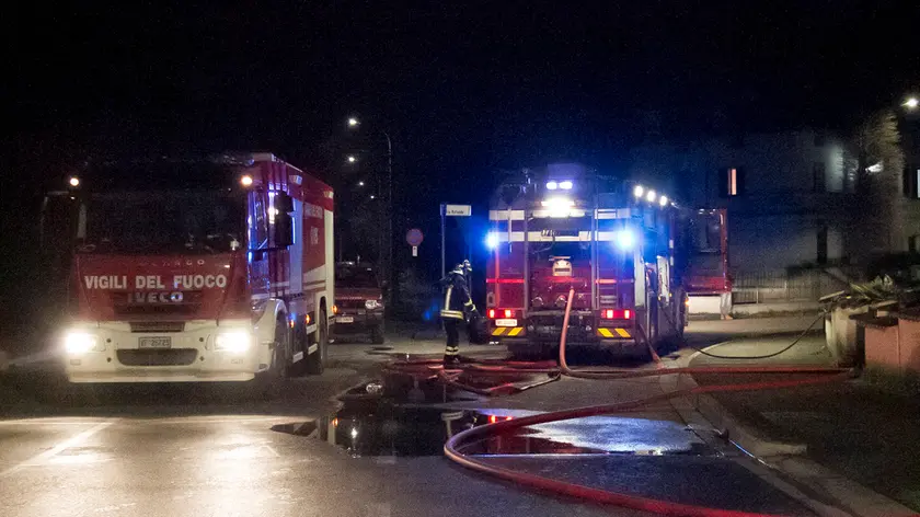 Pompieri in azione in una foto dall'archivio