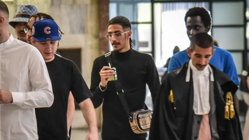 Il trapper Baby Gang arriva in tribunale per l’udienza per la sparatoria, a Milano, 5 Luglio 2023 ANSA/MATTEO CORNER
