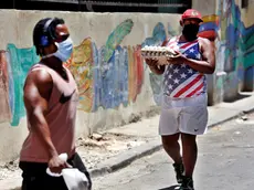 epa08374214 A man wearing a protective face mask carries eggs amid the ongoing coronavirus COVID-19 pandemic in Havana, Cuba, 20 April 2020. Countries around the world are taking increased measures to stem the widespread of the SARS-CoV-2 coronavirus which causes the COVID-19 disease. EPA/ERNESTO MASTRASCUSA