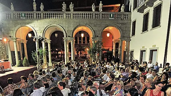 Le origini della pasta, pomodoro, Venezia e il baccalà, il Caciocavallo saranno protagonisti a palazzo Morpurgo. Ne parlaranno Renato Grando e Bernardo Pasquali. Spazio anche per il Beaufort in tre annate indimenticabili e per le rarità pastorali italiane senza tempo.