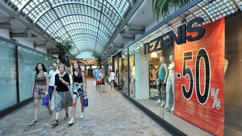 Udine 05 luglio 2014 Shopping e Saldi in Centro. Copyright Foto Petrussi / Ferraro Simone