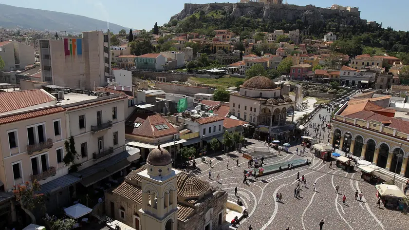 epa03197913 People walk in the square of Monastiraki in central Athens, Greece, 27 April 2012. Although the campaign for the most contested elections in Greece's recent history is in full swing, the climate in the country is unprecedentedly subdued. EPA/ORESTIS PANAGIOTOU