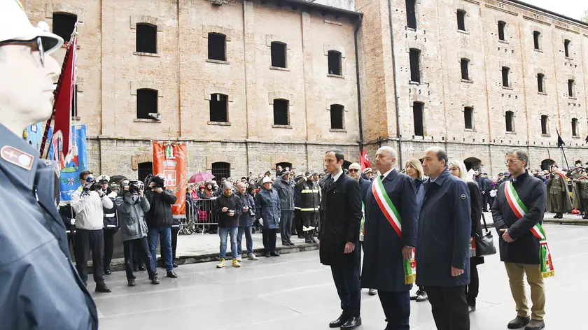 Il governatore del Fvg, Massimiliano Fedriga (primo a sinistra) alla Risiera di Sabba con il sindaco Roberto Dipiazza e il prefetto Pietro Signoriello