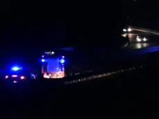 Motociclista trovato morto su Variante Aurelia a Viareggio, corpo a 500 metri dal mezzo