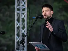 epa11314811 Leader of Progresivne Slovensko party (Progressive Slovakia) Michal Simecka speaks during a demonstration against the government's plan of reorganization of the RTVS public broadcaster, in Bratislava, Slovakia, 02 May 2024. Radio and Television of Slovakia (RTVS) will be transformed into Slovak Television and Radio (STVR) according to a new draft law approved by the government. Robert Fico's government plans to obtain more control over the RTVS public broadcaster with a new system of election, along with the removal of the RTVS general director. Instead of parliament, the new STVR director should be elected by the STVR board, which would be under the full control of a ruling coalition. EPA/JAKUB GAVLAK