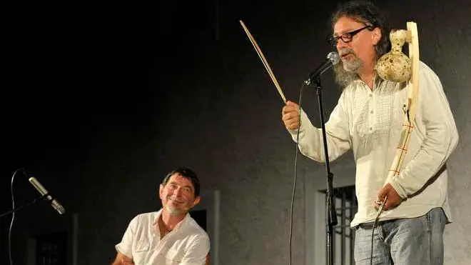 Villacaccia di Lestizza, 01/08/2013 - Associazion cultur‰l Colonos - Avostanis 2013 - COME CHE IL DIÕ AL NAS DA LA GNOT SCURE - Cjantis e danzis (la vilote furlane) - cun Lino Straulino cister, tambžr altadriatic, bogul, gudu-gudu, argagns e v™s e Stefano Montello argagns e v™s - Progjet Integr‰t Culture dal frižl di mie par Musica in Villa in colaborazion cui Colonos - Foto Luca d'Agostino/Phocus Agency © 2013