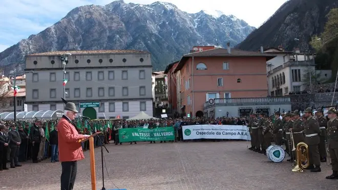 GEMONA 14 Aprile 2013 cerimonia alza bandiera e sfilata Copyright Petrussi Foto Press /turco