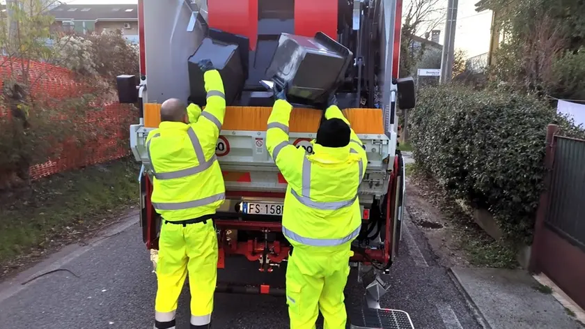 Udine 3 dicembre 2019. Net raccolta differenziata carta. © Foto Petrussi