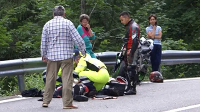 Forni di Sopra 25 Giugno 2011. Incidenrte moto. Telefoto Copyright Foto PFP