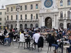 TOME -AGENZIA BIANCHI-PADOVA - SPRITZ IN PIAZZA DEI SIGNORI