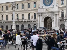 TOME -AGENZIA BIANCHI-PADOVA - SPRITZ IN PIAZZA DEI SIGNORI