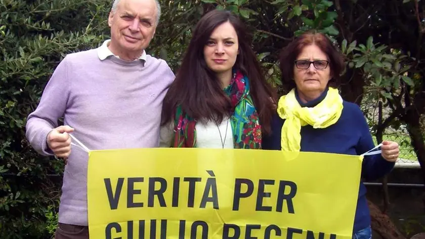 Una foto tratta dal profilo Facebook di Irene Regeni, mostra i genitori e la sorella di Giulio Regeni. +++ATTENZIONE LA FOTO NON PUO' ESSERE PUBBLICATA O RIPRODOTTA SENZA L'AUTORIZZAZIONE DELLA FONTE DI ORIGINE CUI SI RINVIA+++