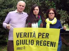 Una foto tratta dal profilo Facebook di Irene Regeni, mostra i genitori e la sorella di Giulio Regeni. +++ATTENZIONE LA FOTO NON PUO' ESSERE PUBBLICATA O RIPRODOTTA SENZA L'AUTORIZZAZIONE DELLA FONTE DI ORIGINE CUI SI RINVIA+++