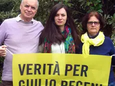 Una foto tratta dal profilo Facebook di Irene Regeni, mostra i genitori e la sorella di Giulio Regeni. +++ATTENZIONE LA FOTO NON PUO' ESSERE PUBBLICATA O RIPRODOTTA SENZA L'AUTORIZZAZIONE DELLA FONTE DI ORIGINE CUI SI RINVIA+++