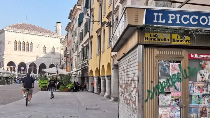 Udine 2 Giugno 2021. Edicola Via Mercatovecchio e Piazza Marconi. © Foto Petrussi