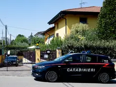 I Carabinieri di Parma sul luogo in cui sono stati ritrovati i resti di un bambino piccolo sepolto a Vignale di Traversetolo (Parma) nello stesso giardino dove il 9 agosto  stato riesumato dal terreno un neonato, seppellito e morto a quanto pare qualche giorno prima. Parma, 14 Settembre 2024. ANSA /ELISABETTA BARACCHI
