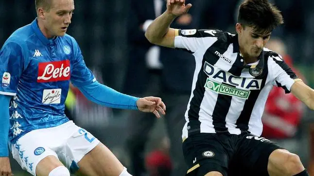Udinese's Ignacio Pussetto (R) and Napoli's Piotr Zielinski (L) in action during the Italian Serie A soccer match Udinese Calcio vs Napoli FC at Friuli stadium in Udine, Italy, 20 October 2018. ANSA/STEFANO LANCIA
