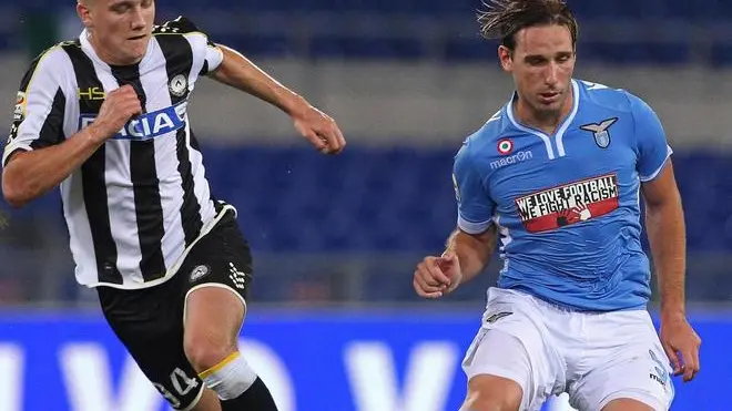 Lazio Lucas Biglia (R) in action during Italin Serie A soccer match between SS Lazio and Udinese, at the Olimpico stadium in Rome, Italy 25 August 2013. ANSA/ALESSANDRO DI MEO