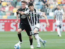 Giulio Maggiore duella con Pussetto allo stadio Friuli nell’ultima partita giocata in casa dai bianconeri, quella persa contro lo Spezia che festeggiò anche un gol del centrocampista