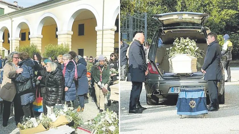 La folla che ha partecipato alla cerimonia organizzata in forma laica nel parco di villa Belvedere a Mirano