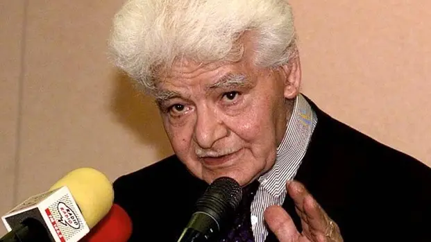 MODENA, 29 LUG - DI BELLA: CONFERENZA STAMPA DEL PROFESSORE MODENESE. Il Prof.Luigi Di bella (sin), affiancato dal suo avvocato, Enrico aimi (des), durante le conferenza stampa di questo pomeriggio all'Hotel raffaello di Modena. GIORGIO BENVENUTI / ANSA