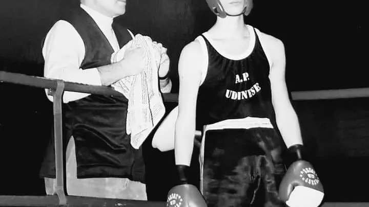 Il maestro Remo Venzo (a sinistra) con un allievo dell’Associazione Pugilistica Udinese