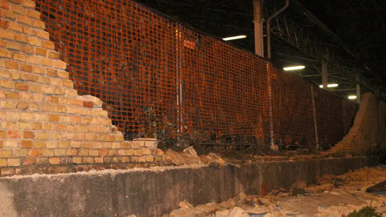 FOTO MISSINATO - CASERMA MURO CROLLATO