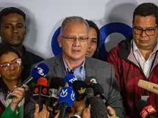 epa11504781 ConVzla spokesperson Perkins Rocha (C) makes a statement in Caracas, Venezuela, 28 July 2024. The Democratic Unitary Platform (PUD), the main opposition alliance in Venezuela, said the National Electoral Council (CNE) "has paralyzed" the transmission of presidential election results in a "significant number" at the 15,767 voting centers. EPA/HENRY CHIRINOS