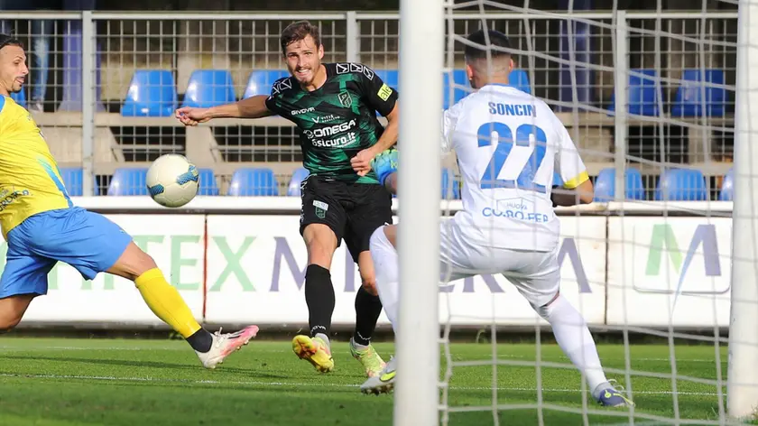 Dubickas ha messo a segno il secondo gol per i neroverdi (foto d'archivio)