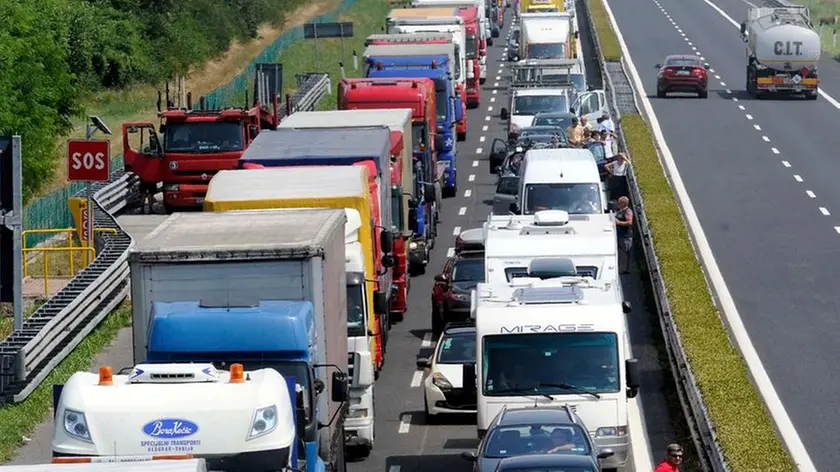 Ingorgo in autostrada (foto d'archivio)