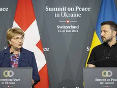 epa11415050 Swiss Federal President Viola Amherd (L) and Ukrainian President Volodymyr Zelensky attend the closing press conference of the Summit on peace in Ukraine in Stansstad near Lucerne, Switzerland, 16 June 2024. International heads of state gather on 15 and 16 June at the Buergenstock Resort in central Switzerland for the two-day Summit on Peace in Ukraine. EPA/URS FLUEELER / POOL EDITORIAL USE ONLY
