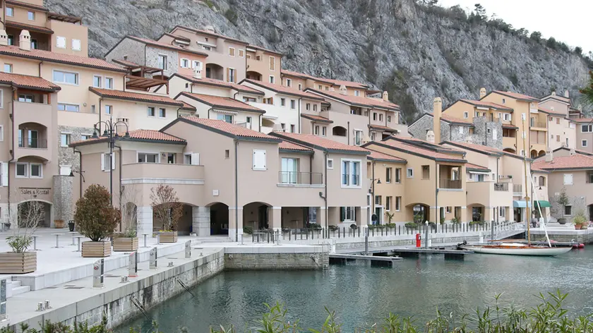 Uno scorcio del borgo turistico di Portopiccolo. Foto di Andrea Lasorte