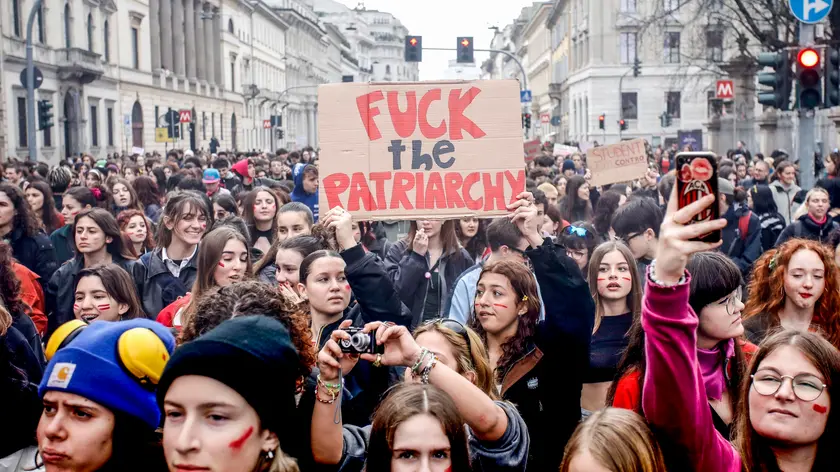 In occasione della festa della donna la manifestazione studentesca contro il patriarcato a Milano, 8 marzo 2024. ANSA/MOURAD BALTI TOUATI