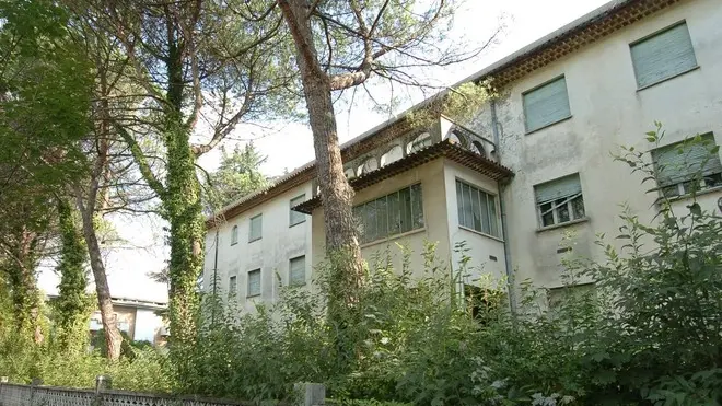 ANTEPRIMA Udine 5 settembre 2008. Palazzina angolo Via Bernardinis e Via Monte Grappa. Telefoto Copyright Gabriele Menis / Foto Agency Anteprima Udine