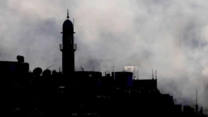 epa11580237 Smokes rises over Jenin refugee camp during the sixth day of an Israeli military operation in the West Bank city of Jenin, 02 September 2024. According to the Palestinian Health Ministry, at least 27 Palestinians have been killed since Israeli military operations started on 28 August 2024 in the West Bank cities of Tulkarem, Jenin, and Tubas. The Israeli army said that it's conducting a large-scale 'counterterrorism operation' in several areas. EPA/ALAA BADARNEH