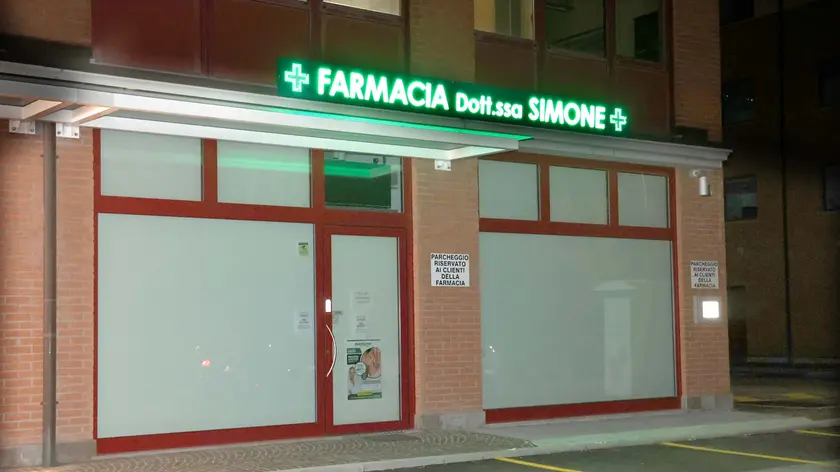 La farmacia Simone, in via del Cotonificio, è stata presa di mira dai ladri