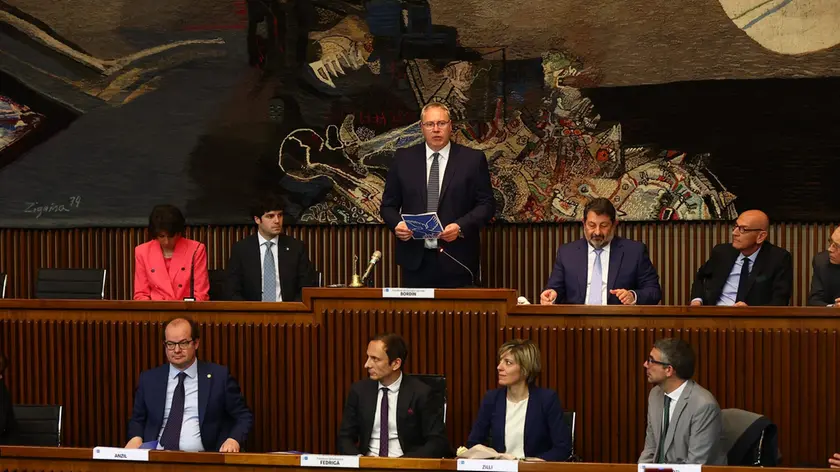 La prima seduta del nuovo consiglio regionale del Friuli Venezia Giulia: Bordin alla presidenza (Foto Lasorte)