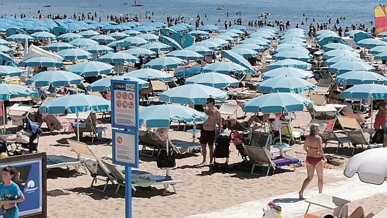 Lignano 13 e 14 Agosto 2023. Spiaggia a Pineta e varie. © Foto Petrussi