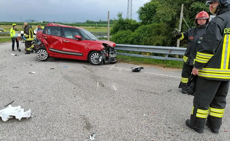 Coinvolta nello scontro anche un'auto sulla quale viaggiava una coppia di anziani
