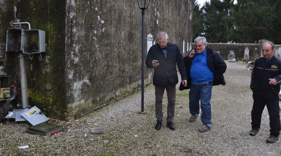 Varmo 03 Marzo 2016 fulmine in cimitero a santa mirizzutte Petrussi Foto Turco Massimo