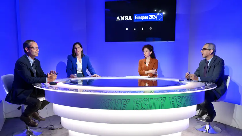 La segretaria del Pd Elly Schlein con il direttore dell'ANSA, Luigi Contu, e i giornalisti Paola Lo Mele e Giampaolo Grassi, durante un forum all'ANSA, Roma, 03 giugno 2024. ANSA/ETTORE FERRARI