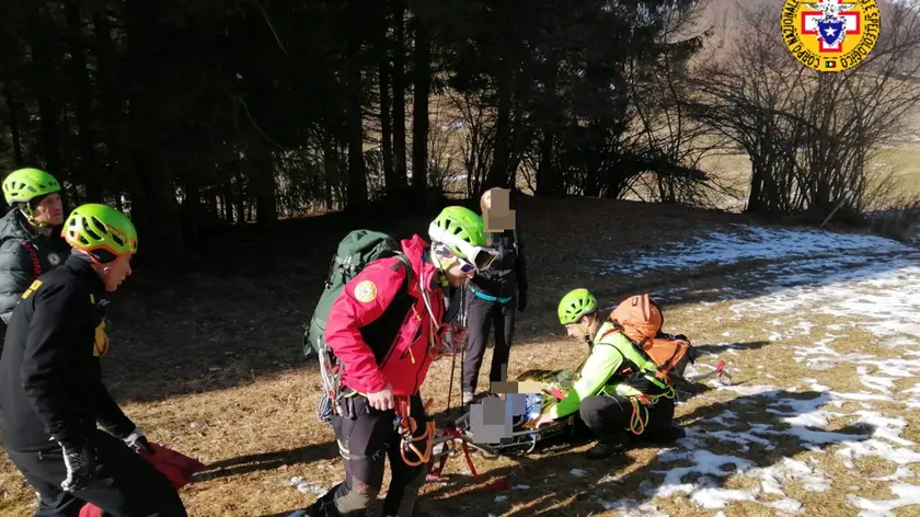 L'intervento di recupero effettuato dagli uomini del Soccorso alpino