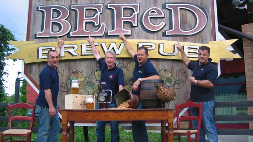 Bruno, Elio (secondo da sinistra), Franco e Daniele: sono i quattro amici che hanno fondato il Befed, oggi divenuto un piccolo impero