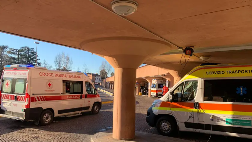 L'uomo è stato trasportato in ambulanza in ospedale