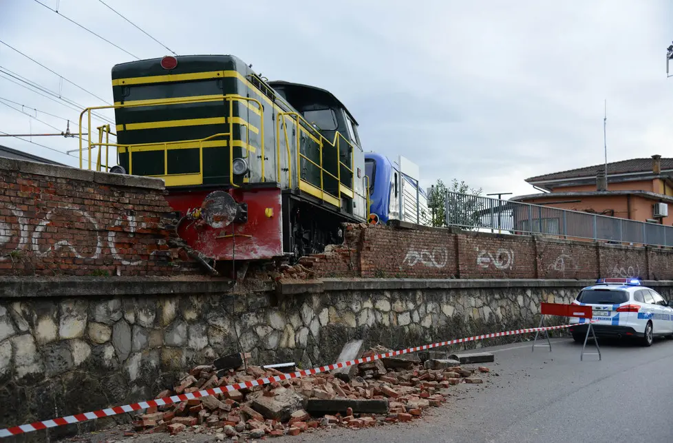 Udine 07 Marzo 2016 deragliamento locomotore via cernaia Petrussi Foto Turco Massimo
