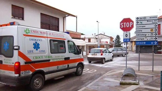 ANTEPRIMA RUDA 09 GENNAIO 2003. IL FRIULI NELLA MORSA FREDDO E DEL GHIACCIO. FONDO GHIACCIATO IN CENTRO A RUDA. TELEFOTO COPYRIGHT FOTO AGENCY ANTEPRIMA UDINE