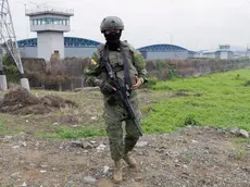 epa11077842 A member of Ecuadorian Army patrols near the Zonal Deprivation of Liberty Center No. 8 penitentiary in Guayaquil, Ecuador, 14 January 2024. Ecuador's Armed Forces are trying to overcome the wave of violence unleashed by criminal gangs in prisons and on the streets. In the last six days they have arrested 1,327 people, 143 of them on terrorism charges, with the application of a state of emergency declared by Daniel Noboa's government. EPA/Carlos Duran Araujo